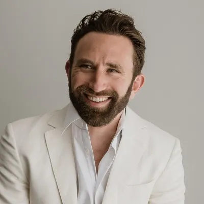 Headshot of Isaac Silverman