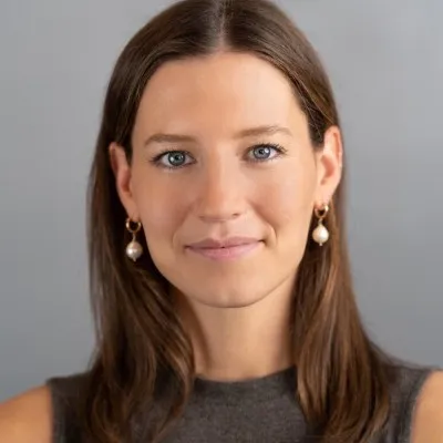 Headshot of Devon Siegel