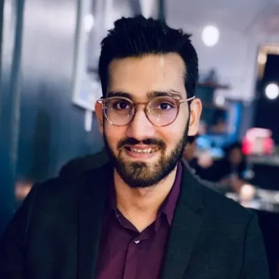 Headshot of Sunny Rochiramani